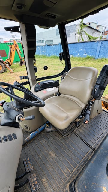 Cabina y asiento de la CASE 580N
