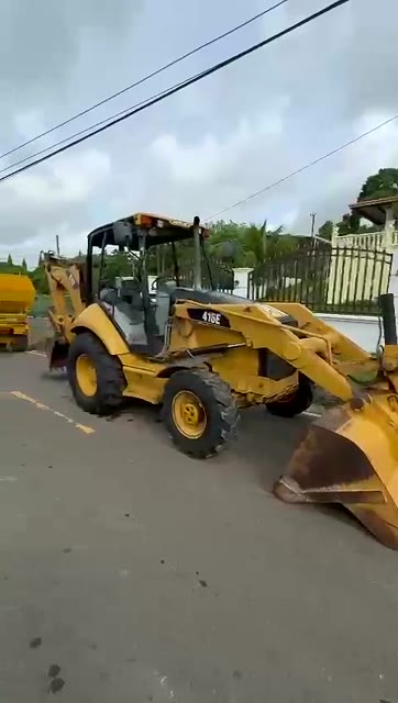 CAT 416E, perfil izquierdo con cargador frontal
