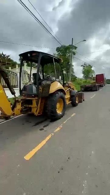 CAT 416E, vista trasera con canopia